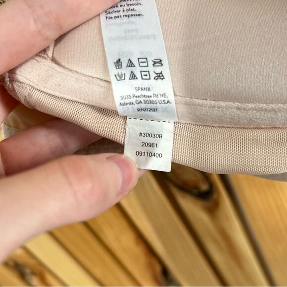 SPANX Undie-Tectable Push Up Plunge Bra Nude Lace Size 36DD - Picture 12 of 13